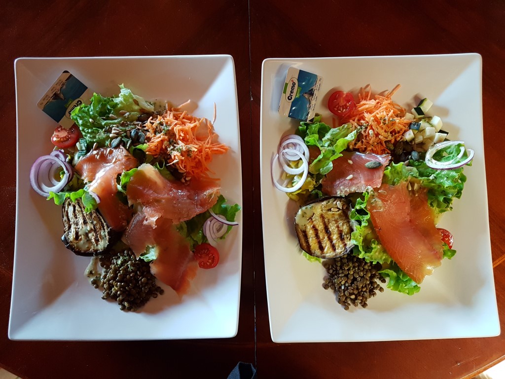 Assiette de truite de Neirivue et salade